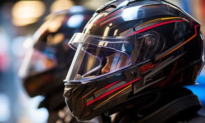 Customiser son équipement : Guide pratique pour choisir et appliquer un autocollant sur votre casque moto