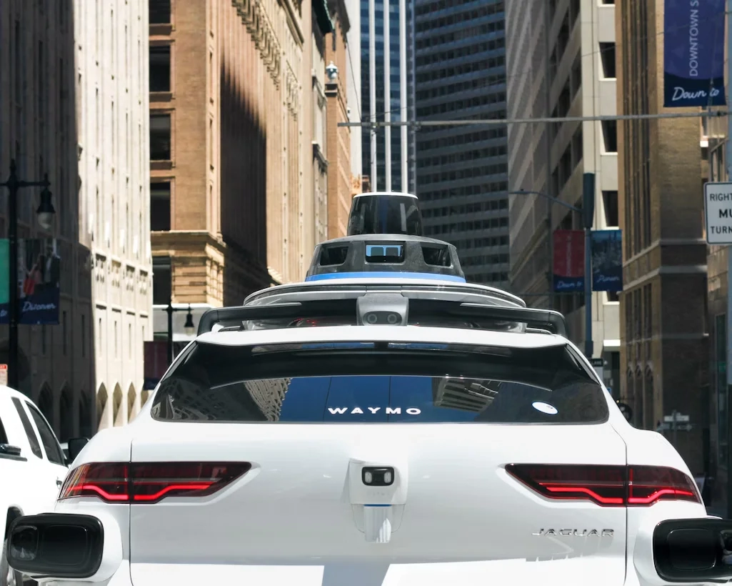 Conduite-semi-autonome-qui-est-le-responsable-en-cas-d’accident-en-2025