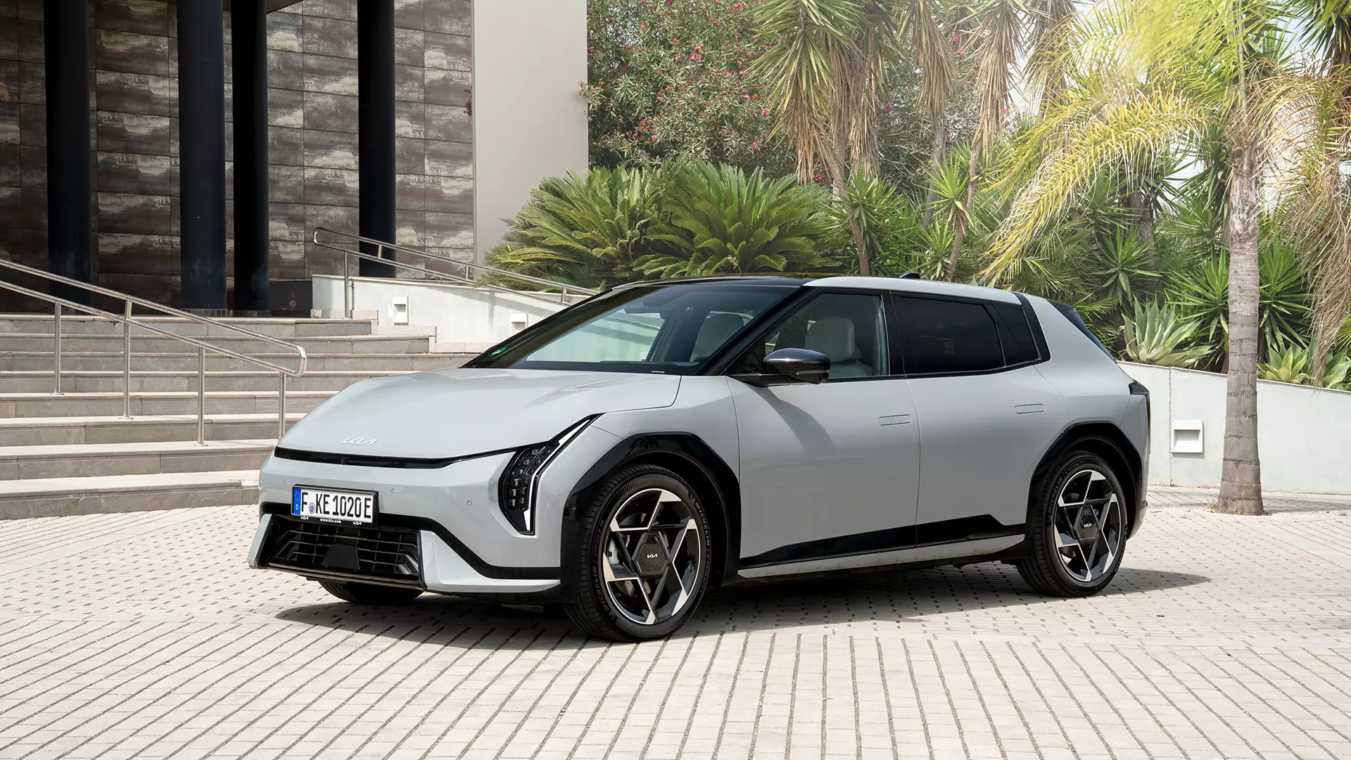 kia-ev4-gt-line-wolf-gray-static-digital-1920x1080-001