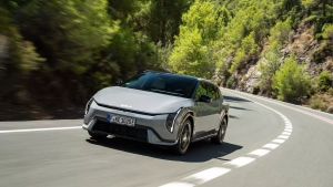 kia-ev4-gt-line-wolf-gray-dynamic-digital-1920x1080-002